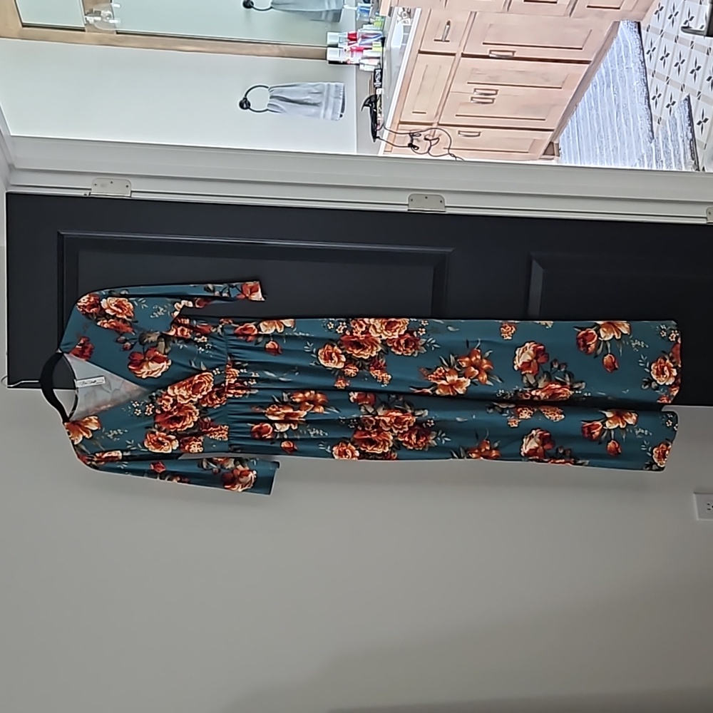 NEVER WORN! Floral Maxi Dress